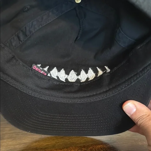 NWT Men’s Volcom Black and White Logo Snapback - Picture 5 of 7